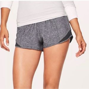 Lululemon Hotty Hot Low-Rise Lined Short 2.5"